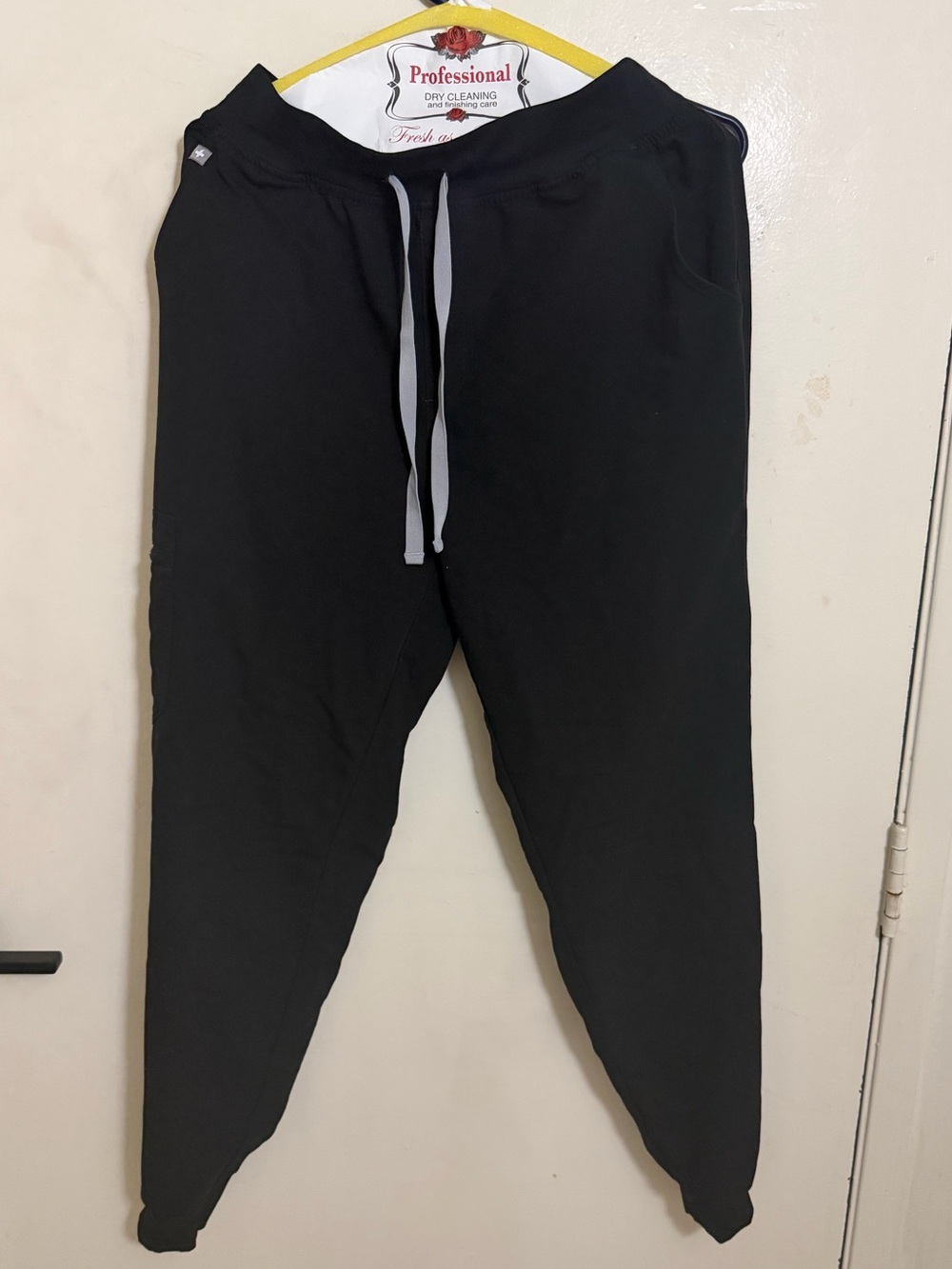 Women’s figs Zamora joggers scrub pants large L black